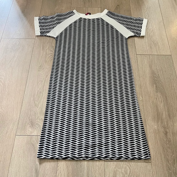 Boohoo T-Shirt Dress - Picture 3 of 3